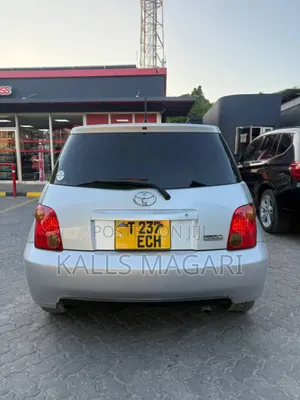 Toyota IST 2004 Silver