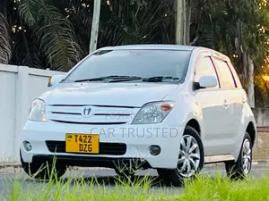 Toyota IST 2004 White