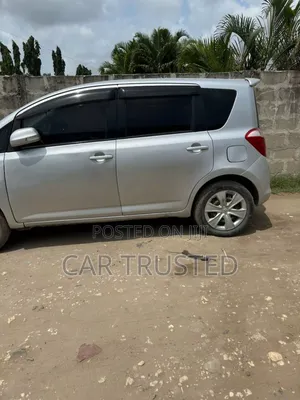 Toyota Ractis 1.5 AWD 2008 Silver