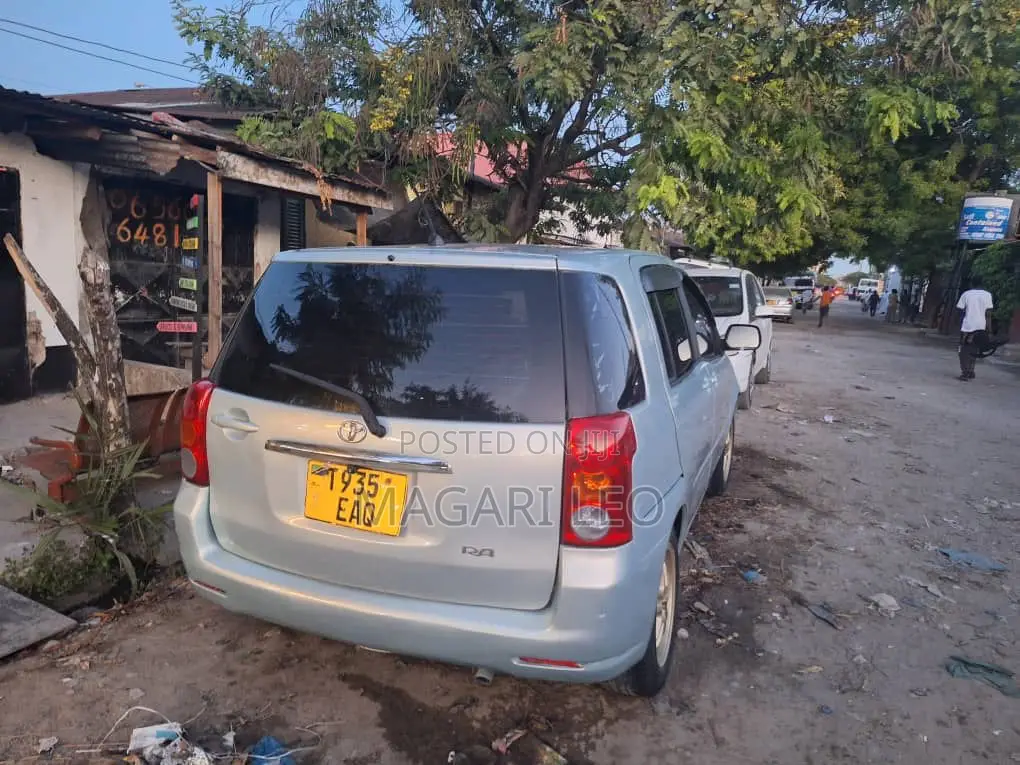 Toyota Raum 2005 Blue