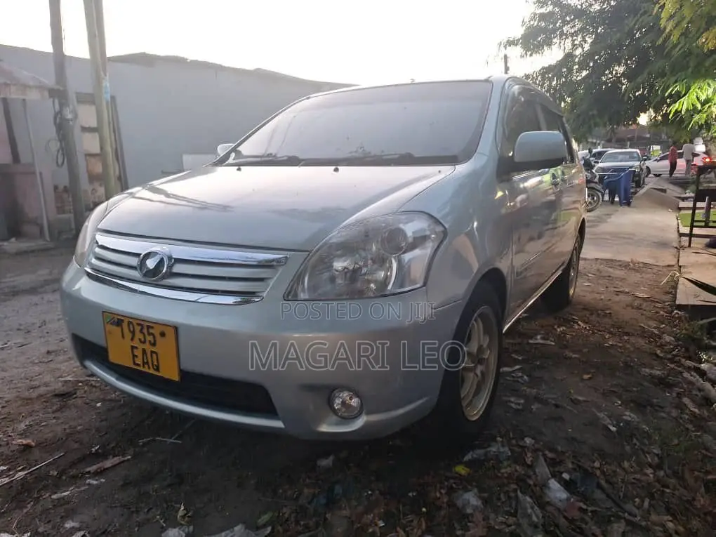 Toyota Raum 2005 Blue