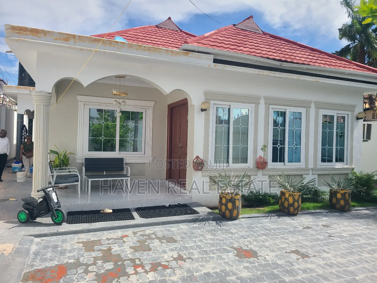 3bdrm House in Mikocheni for sale
