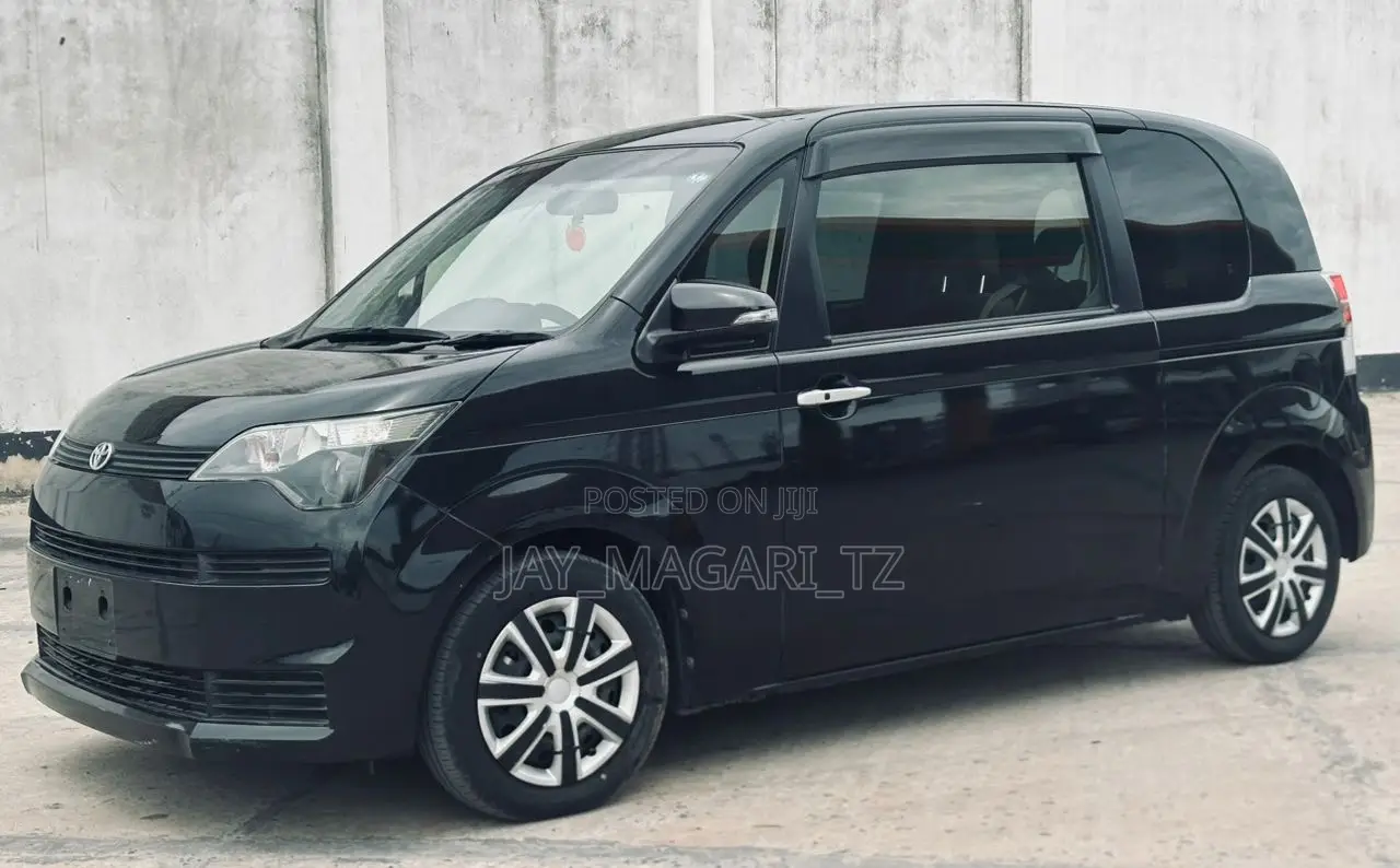 Toyota Spade 2014 Black
