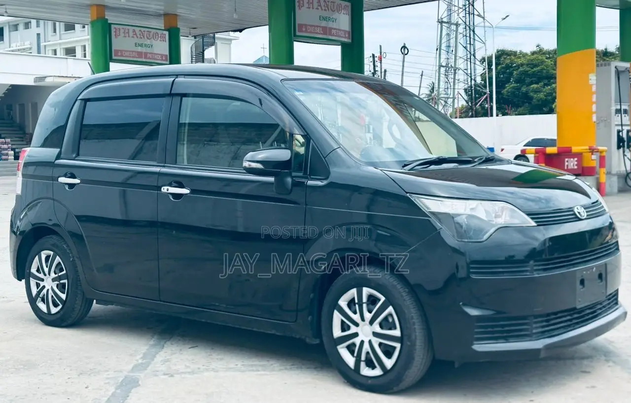 Toyota Spade 2014 Black