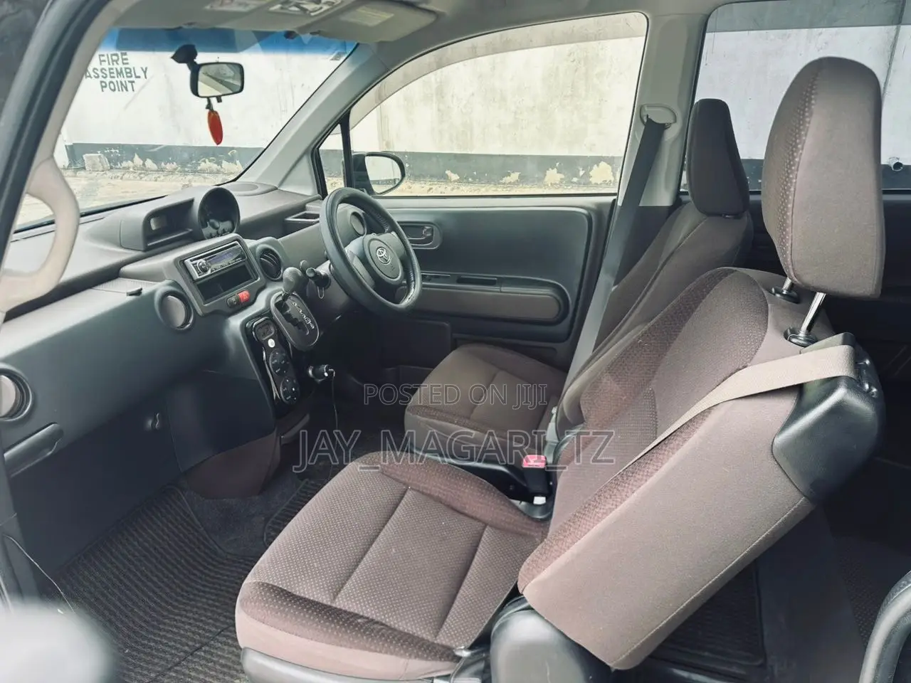 Toyota Spade 2014 Black