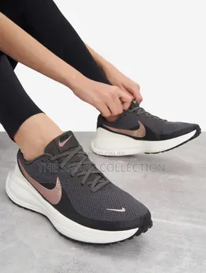 Nike Revolution 8