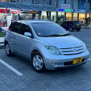 Toyota IST 2004 Silver