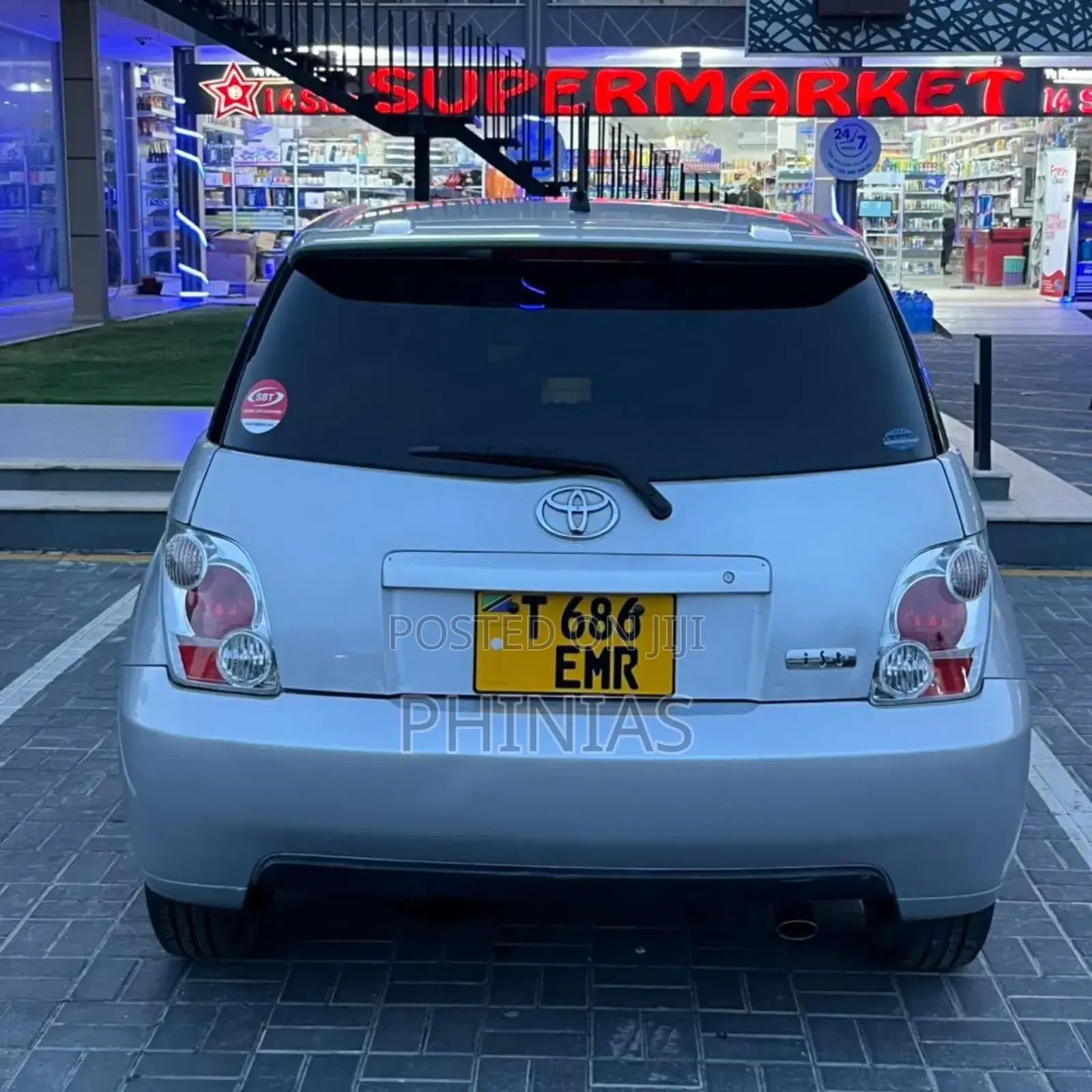 Toyota IST 2004 Silver