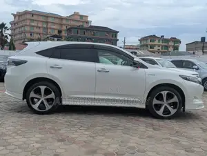 Toyota Harrier 2.5 Hybrid 4WD 2017 White