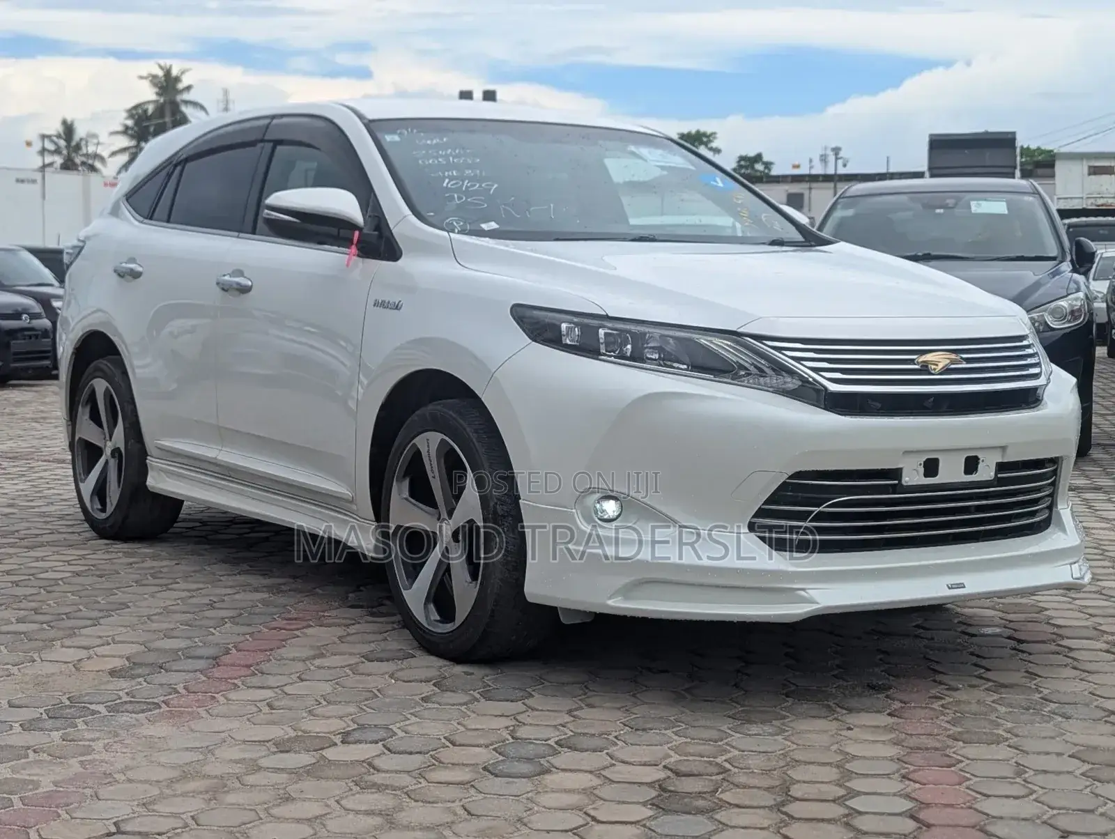 Toyota Harrier 2.5 Hybrid 4WD 2017 White
