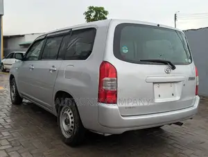 Toyota Succeed SV Premium 2014 Silver
