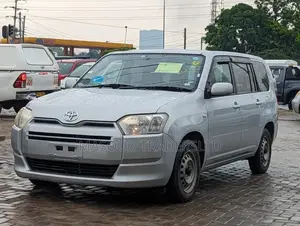 Toyota Succeed SV Premium 2014 Silver