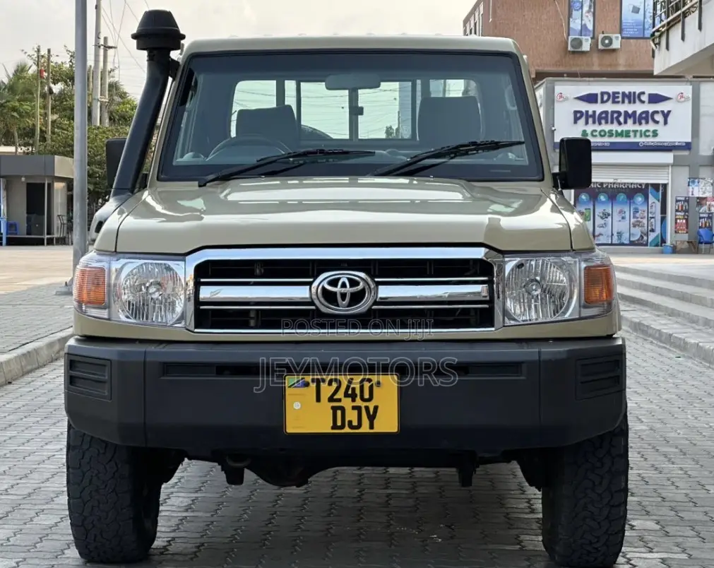 Toyota Land Cruiser 2015 Green