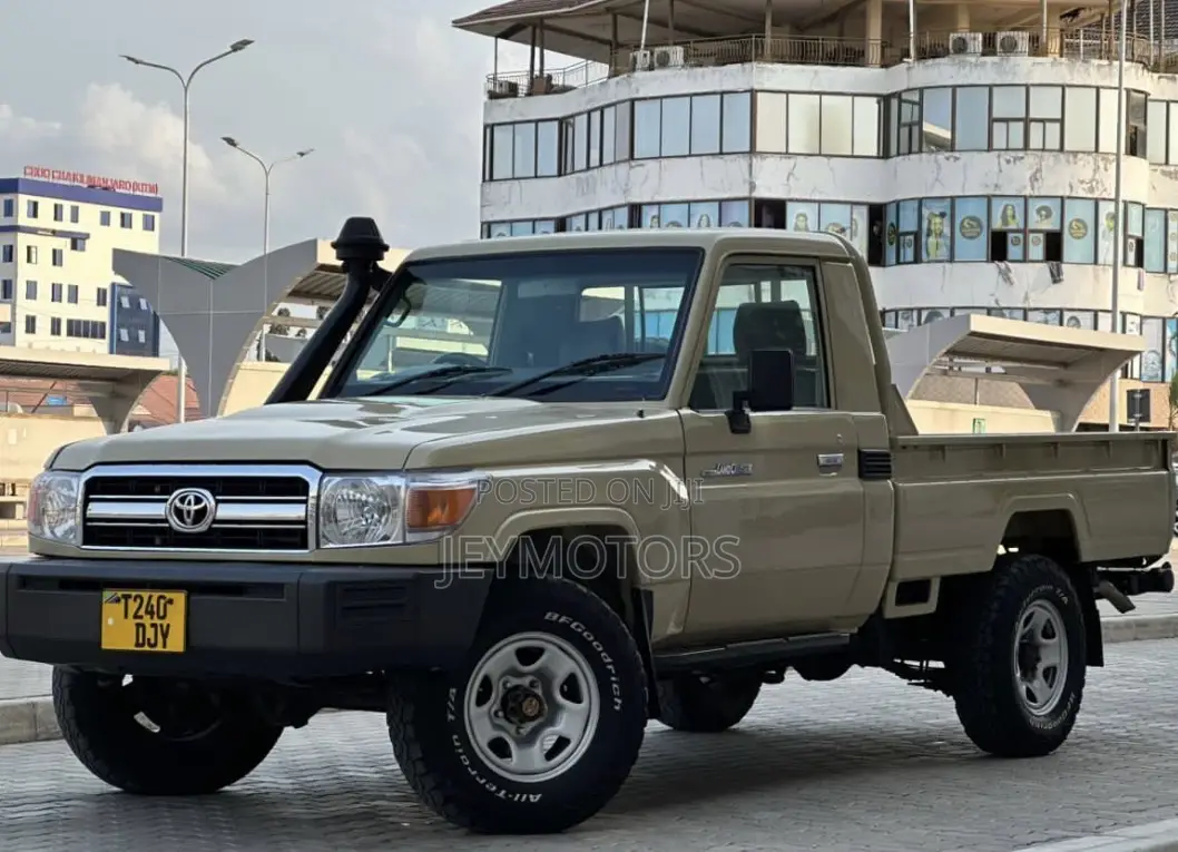 Toyota Land Cruiser 2015 Green