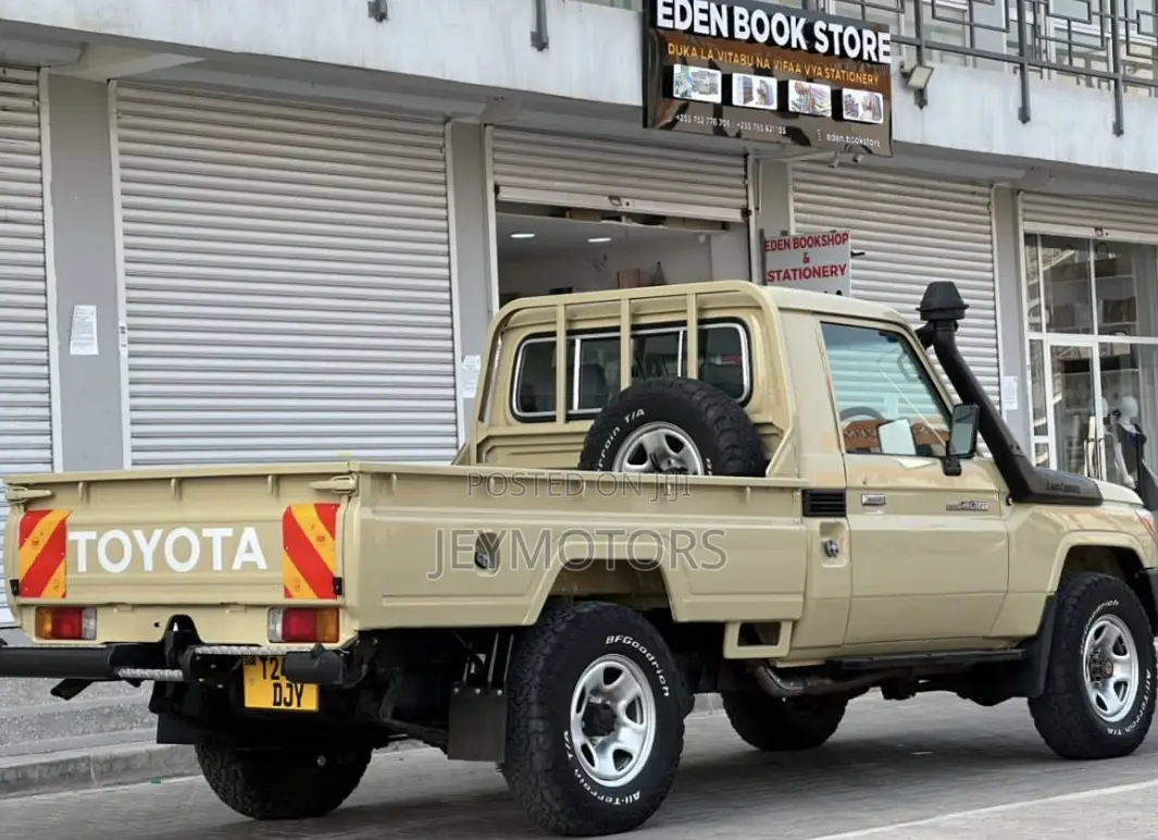Toyota Land Cruiser 2015 Green