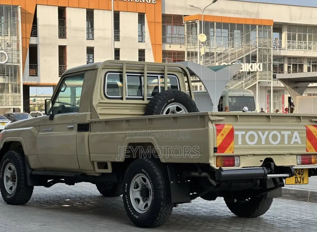 Toyota Land Cruiser 2015 Green
