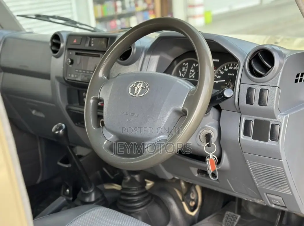 Toyota Land Cruiser 2015 Green
