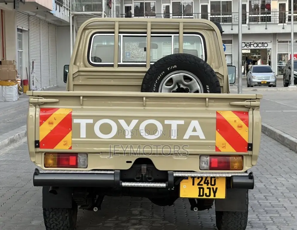 Toyota Land Cruiser 2015 Green