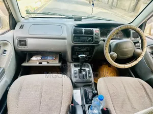 Suzuki Escudo 2000 Gray