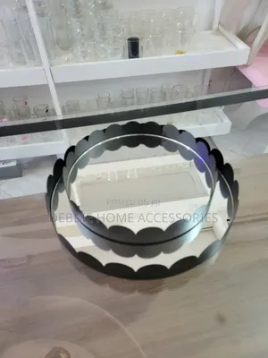 Black Scalloped Edge Round Mirrored Serving Tray-Set of Two Pieces