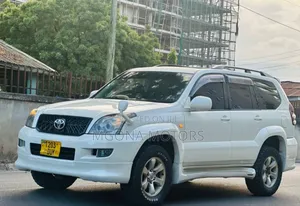 Toyota Land Cruiser Prado 2005 White