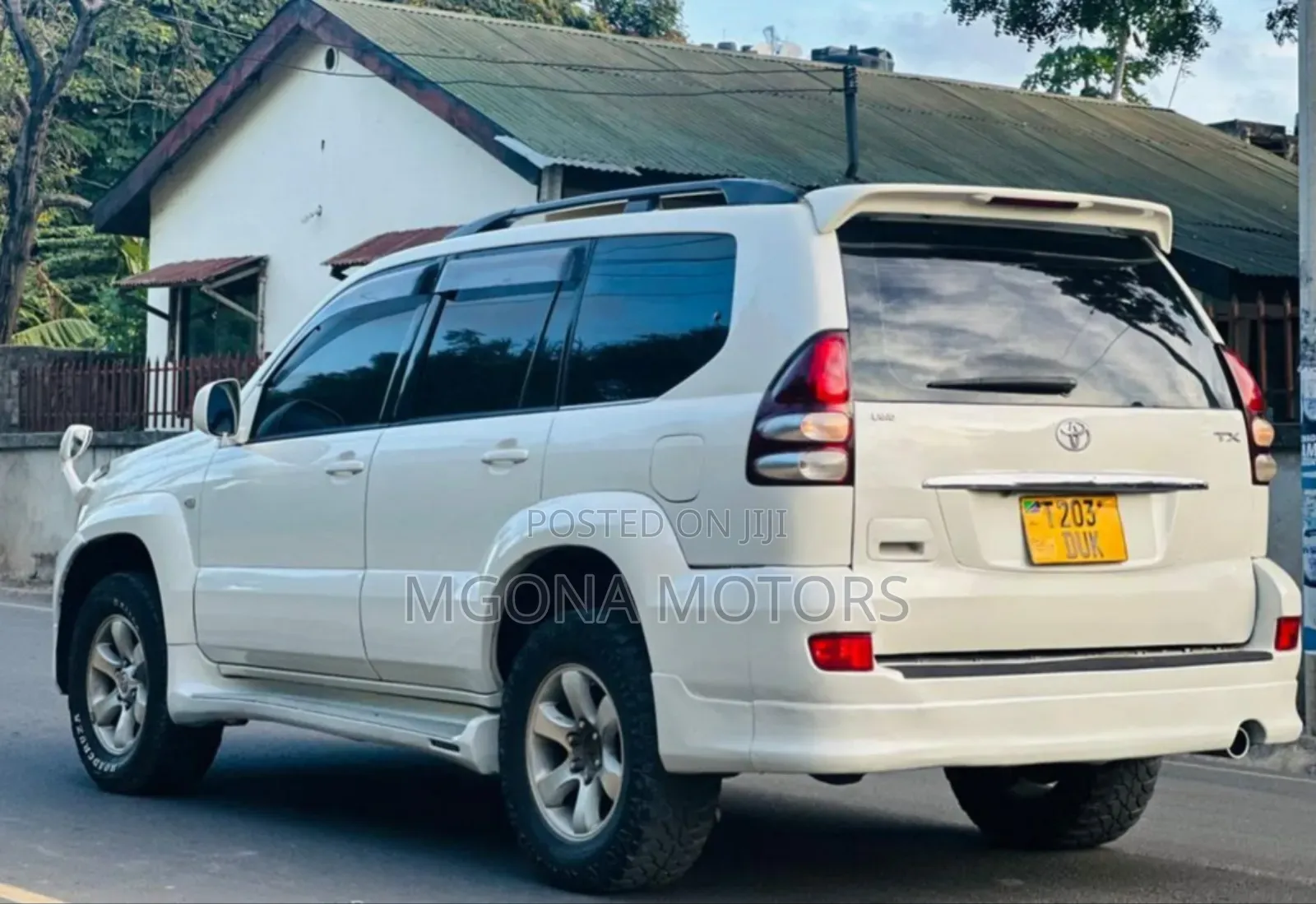 Toyota Land Cruiser Prado 2005 White