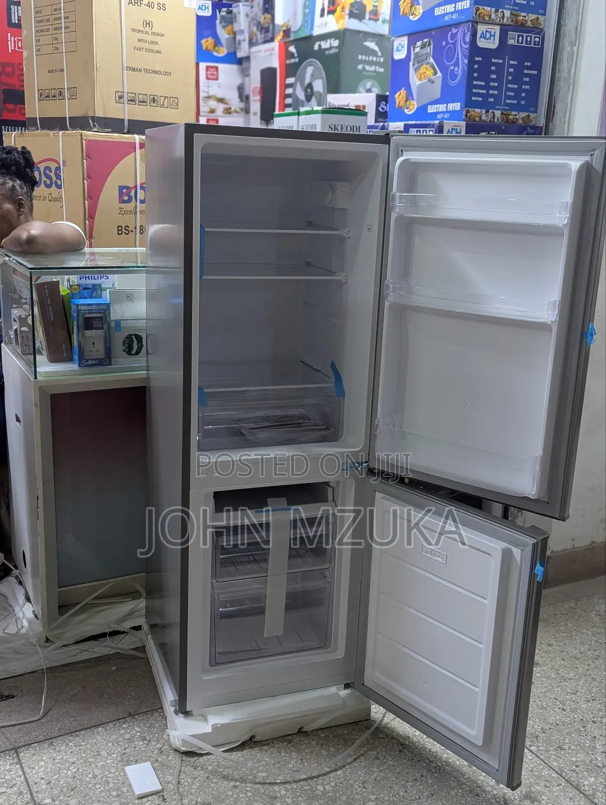 Fridge Kubwa Saana Lenye Freezer Chunii Kutoka Mr Uk