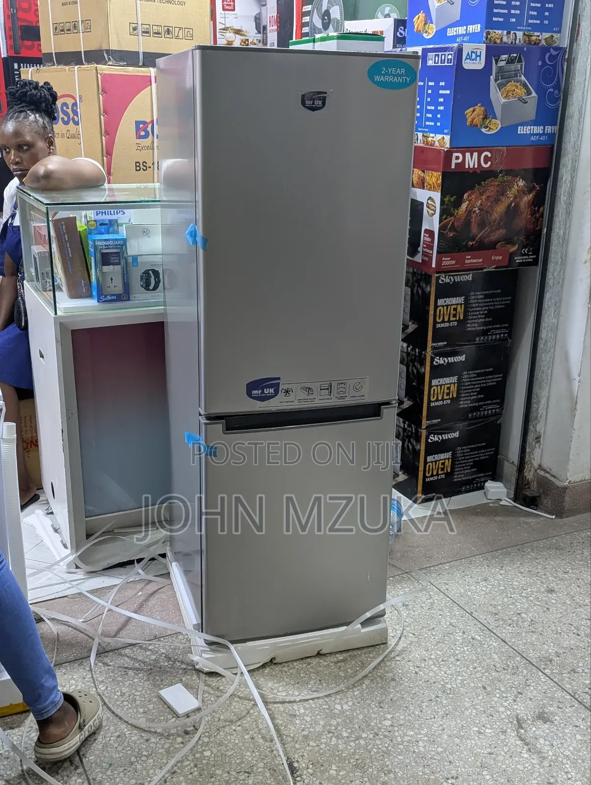 Fridge Kubwa Saana Lenye Freezer Chunii Kutoka Mr Uk