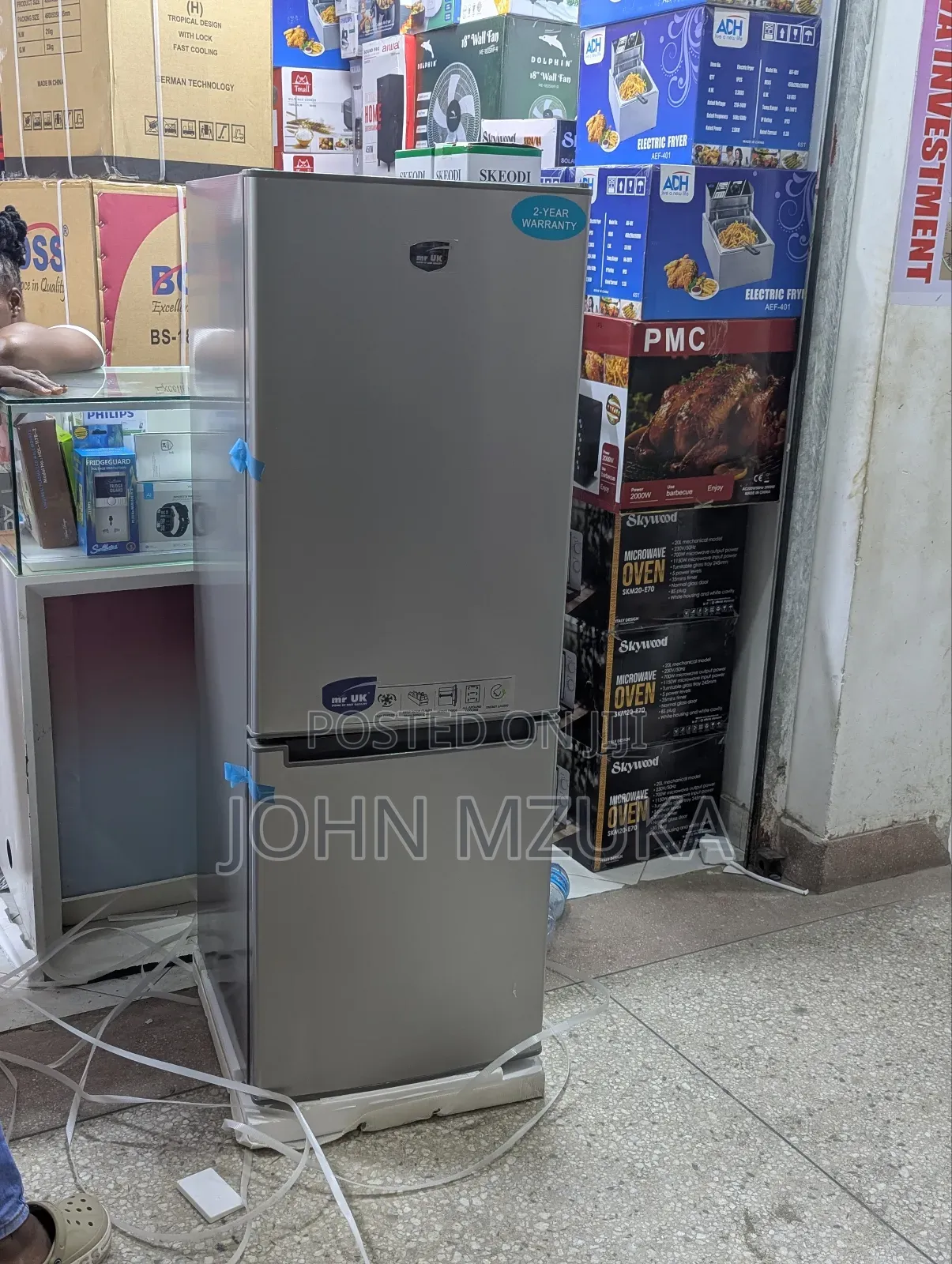 Fridge Kubwa Saana Lenye Freezer Chunii Kutoka Mr Uk