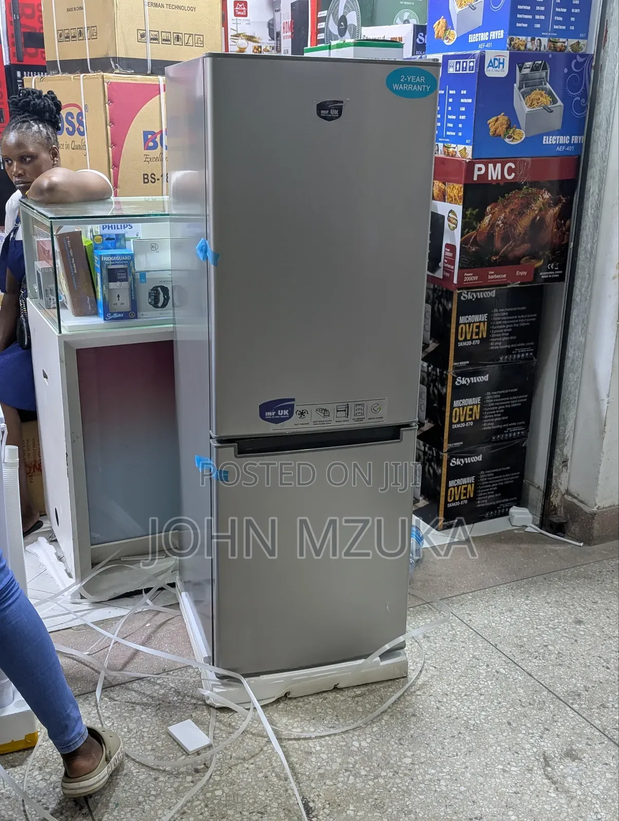Fridge Kubwa Saana Lenye Freezer Chunii Kutoka Mr Uk