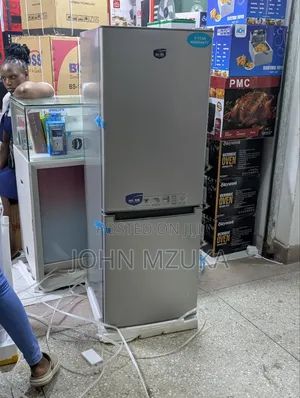 Fridge Kubwa Saana Lenye Freezer Chunii Kutoka Mr Uk