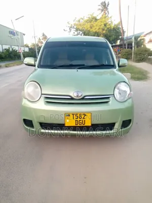 Toyota Sienta 2008 Green