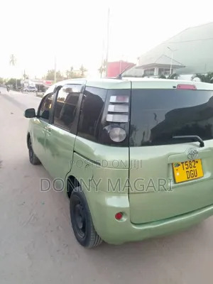 Toyota Sienta 2008 Green