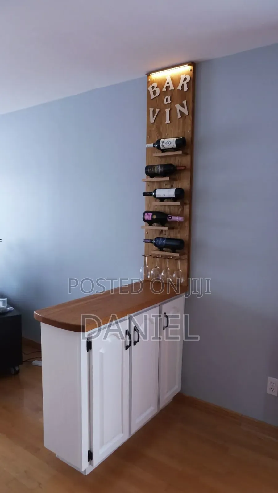 The Bar Vin (Carbinate )