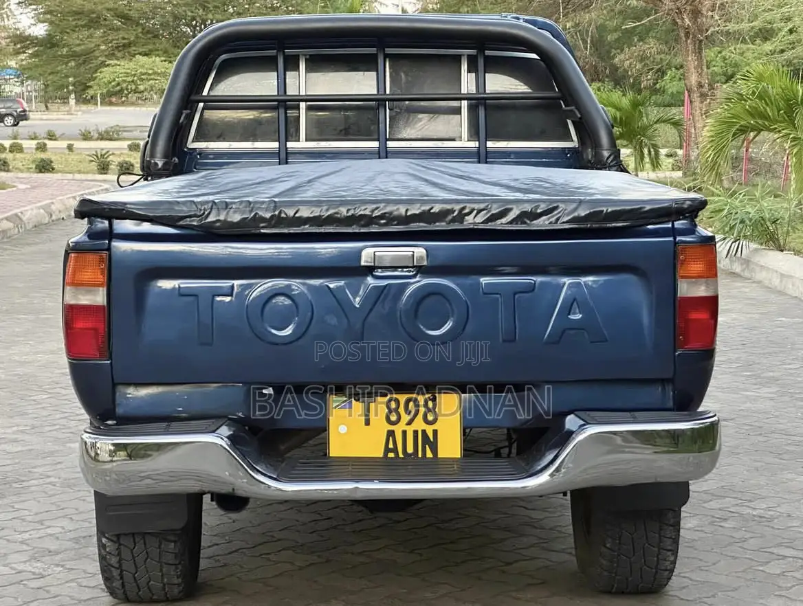Toyota Hilux 1995 Blue