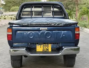 Toyota Hilux 1995 Blue