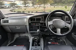 Toyota Hilux 1995 Blue