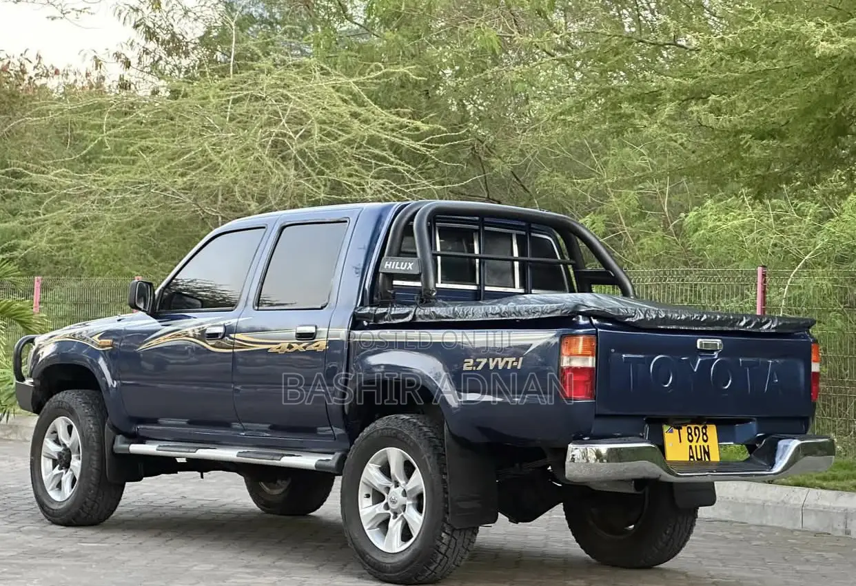 Toyota Hilux 1995 Blue
