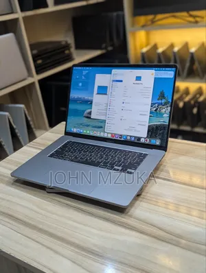 New Laptop Apple MacBook Pro 2019 32GB Intel Core I9 SSHD (Hybrid) 1T