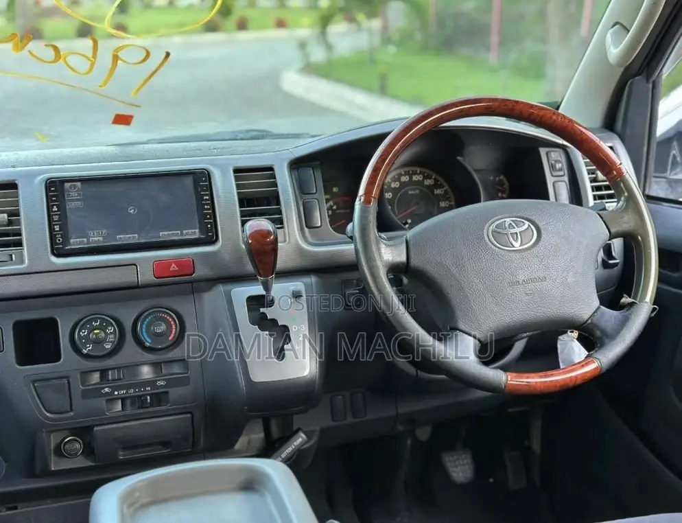 Toyota HiAce 2008 White