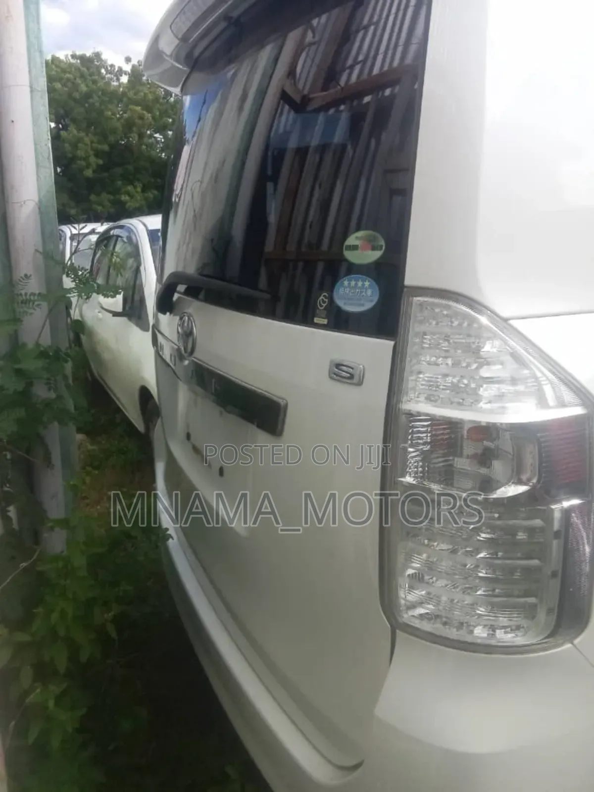 Toyota Noah 2.0 143hp AWD (8 Seater) 2008 White