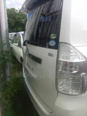 Toyota Noah 2.0 143hp AWD (8 Seater) 2008 White