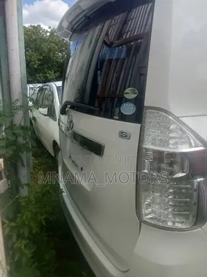 Toyota Noah 2.0 143hp AWD (8 Seater) 2008 White