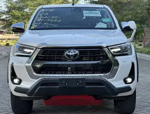 Toyota Hilux 2020 White