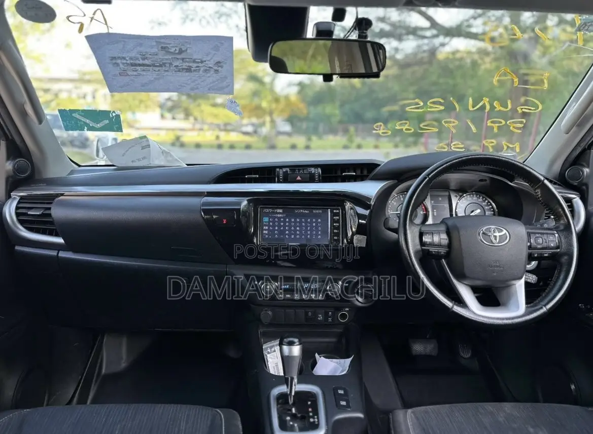 Toyota Hilux 2020 White
