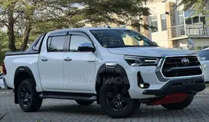 Toyota Hilux 2020 White