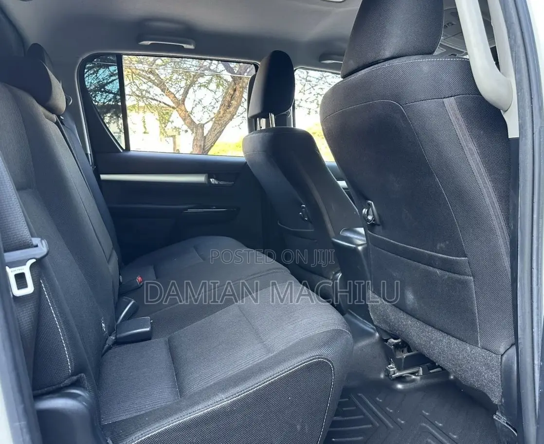 Toyota Hilux 2020 White