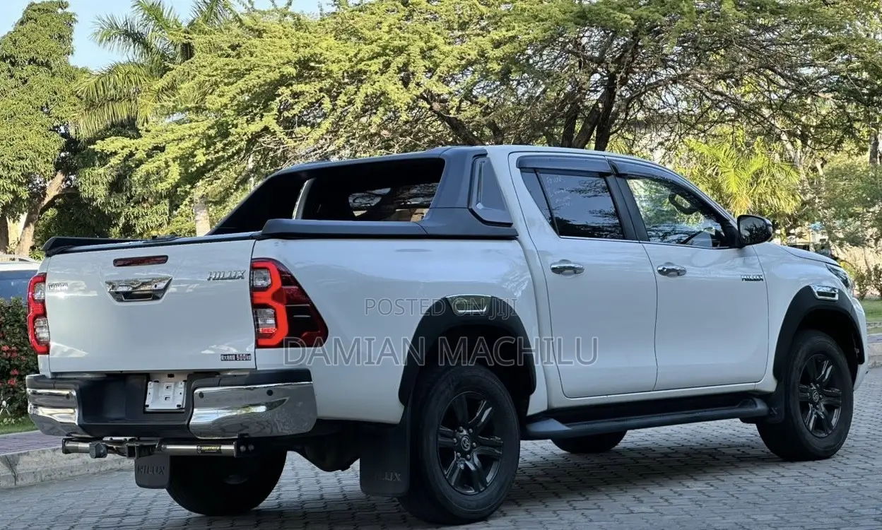 Toyota Hilux 2020 White