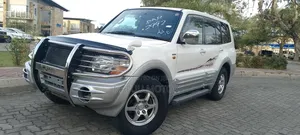 Mitsubishi Pajero 2000 White