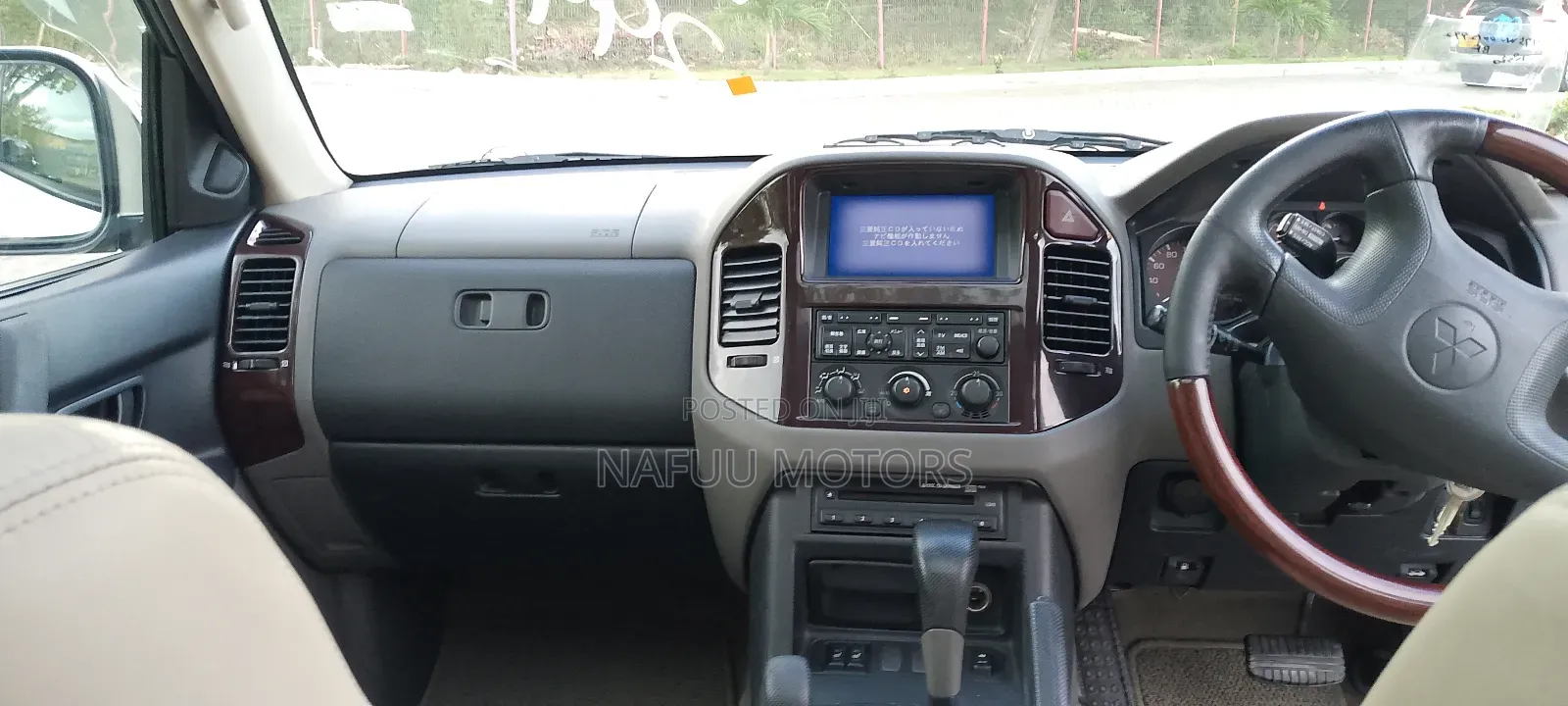 Mitsubishi Pajero 2000 White